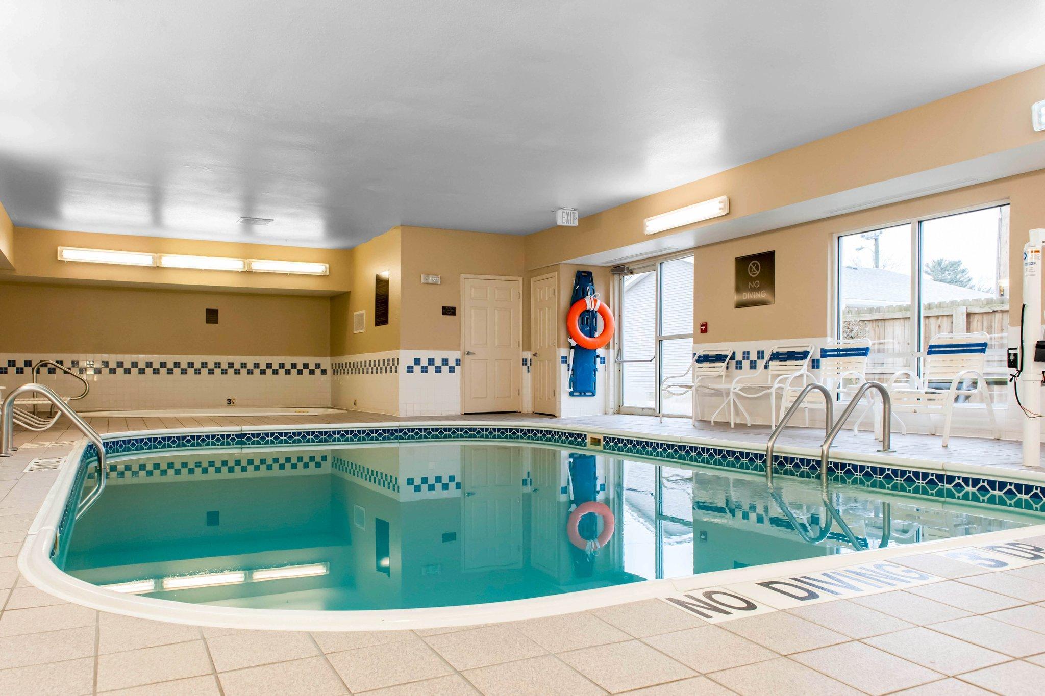 Comfort Suites Terre Haute University Area Extérieur photo